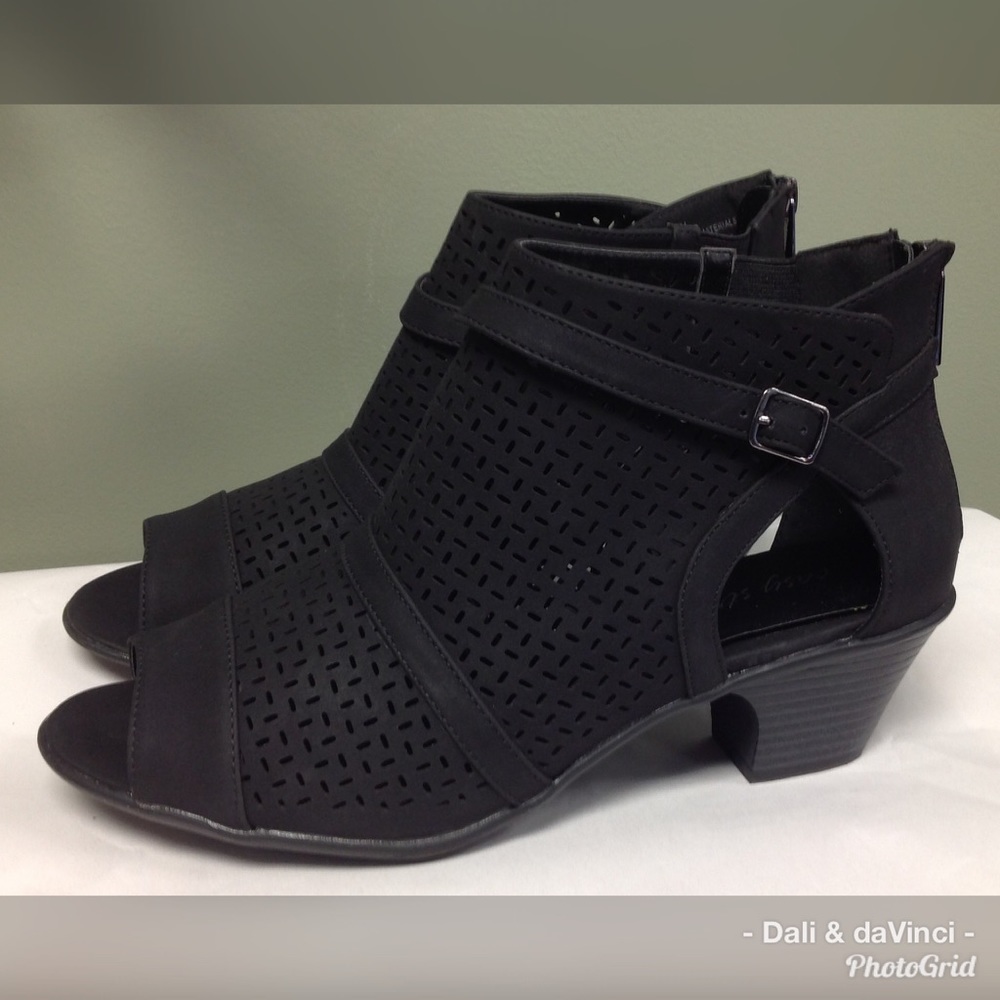 Easy Street Carrigan Mid Heel Sandals